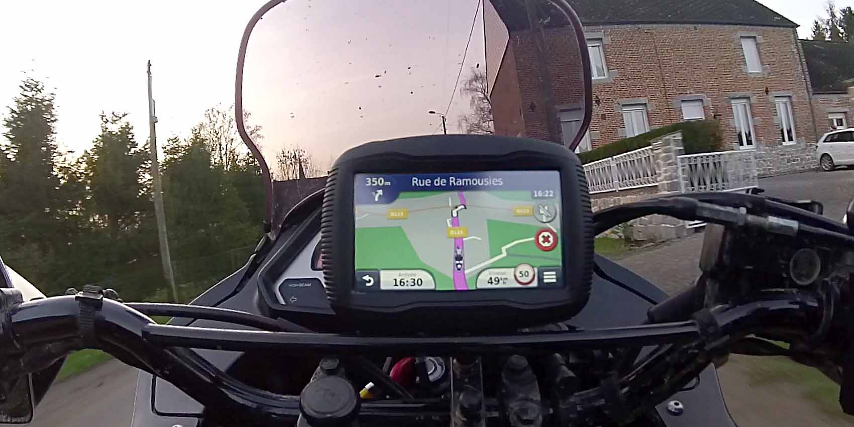connecté moto gps
